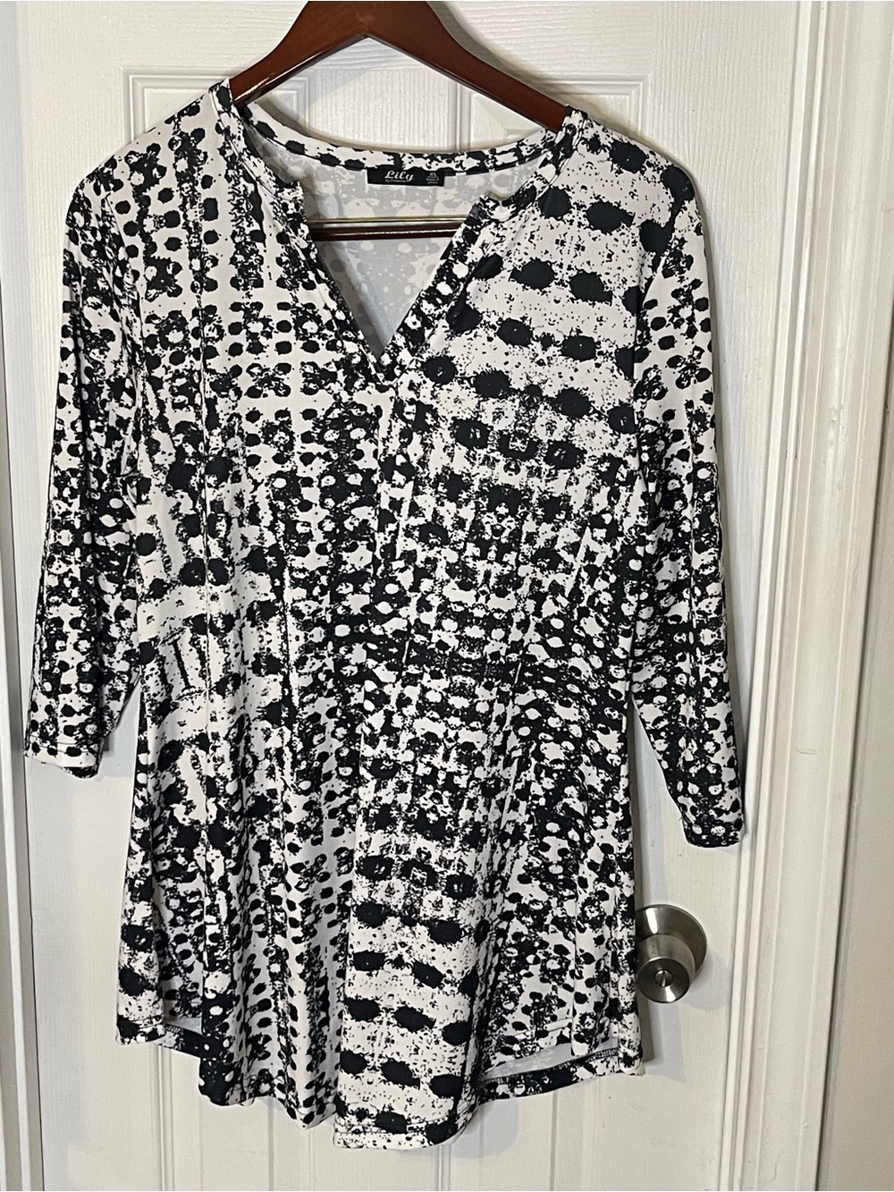 Lily Black & White Abstract Print V-Neck Tunic